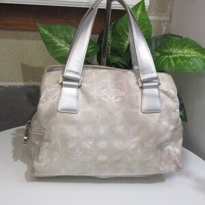 EUC CC LOGO NYLON TRAVEL LINE ZIPPERD BAG